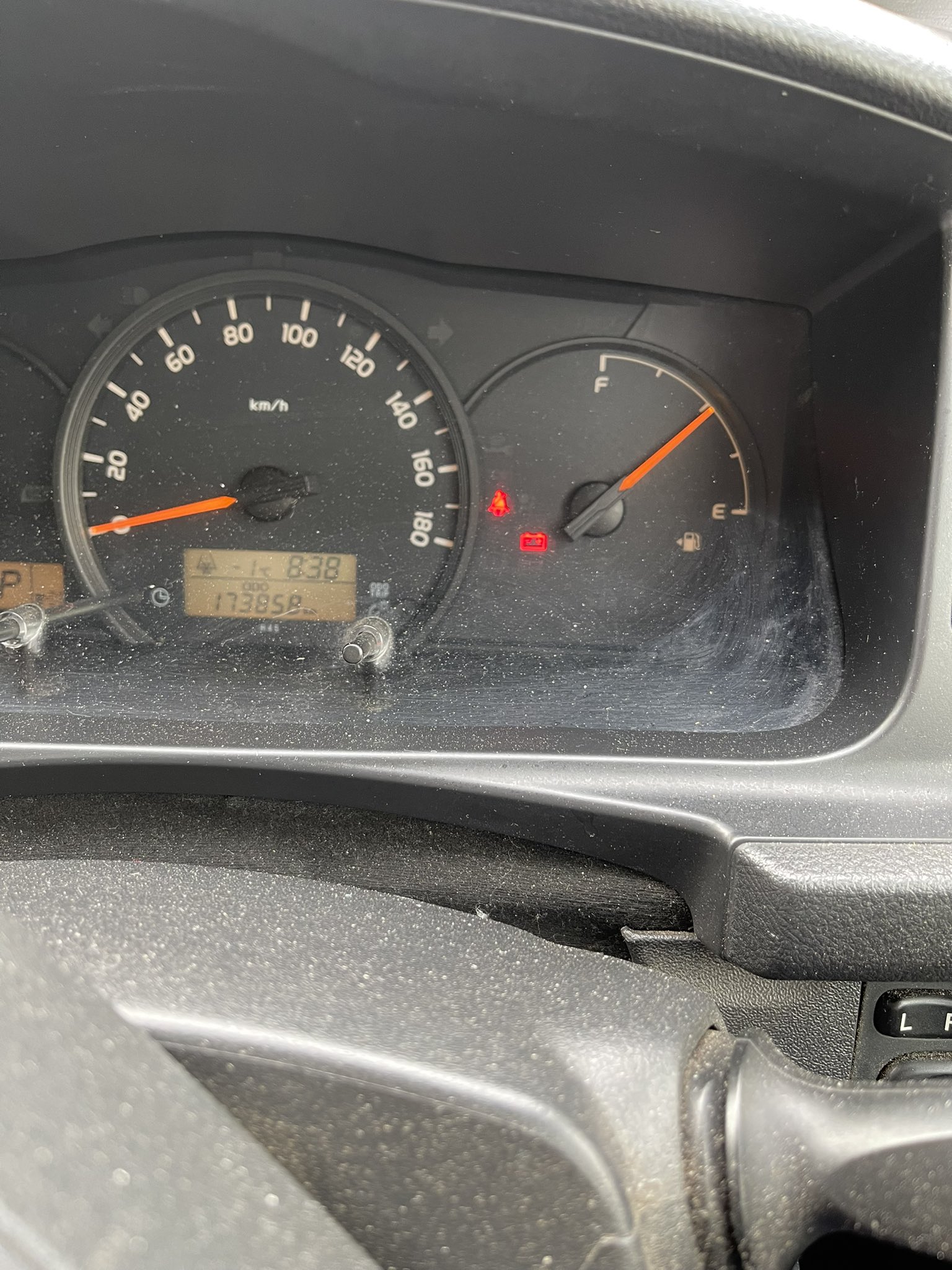 ポンコツパンチ 朝 車検の車取りに来た時につきやがった 発電量とかみて オルタネーターがダメだったんだけど 客は俺が乗ってる時についたから金は払わないとの事 T Co Duuf6vewds Twitter