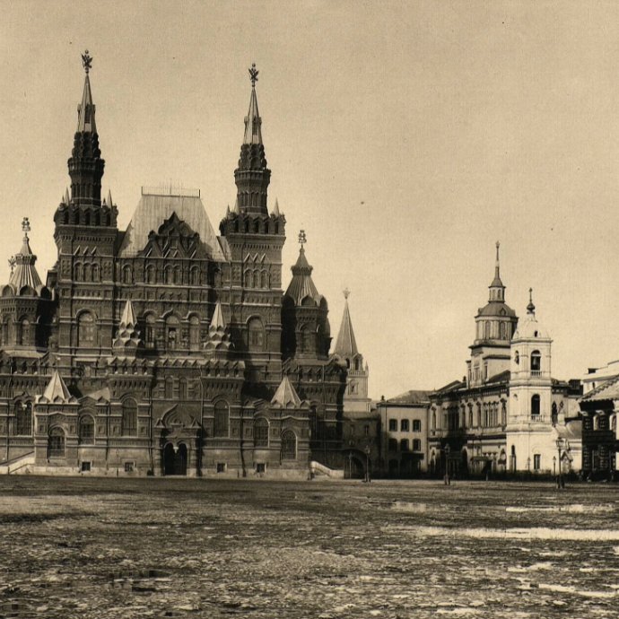 150 лет назад Александр II подписал указ об учреждении в Москве "музея имени Государя Наследника Цесаревича". То есть в честь будущего императора Александра III.

Строительство музея началось в 1875 году, а открытие состоялось в 1883-м. 

rg.ru/2022/02/09/reg…