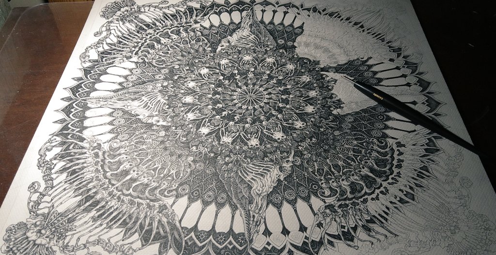 息をする時に息をする理由は考えないものだけど、絵を描いてる間は自分の内面と対話していたんだと、後から思うことはある。対話と言っても言葉じゃなく何かの未来像だったり抽象的な陰影、記憶に残る幼い頃の断片的な景色匂い音が不規則に点滅して銀幕にカラカラ映し出される様な、記号的な対話。 