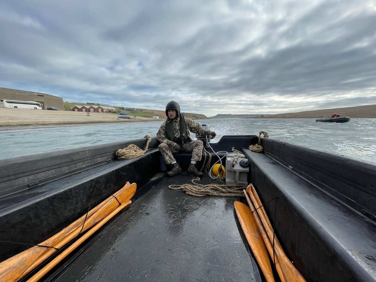 The B1 Cbt Engr Cse, back to basics doing a raft race. Knots and lashings are just as important as engines when it comes to watermanshp! <a href="/3RSMERegt/">3RSMERegt</a> <a href="/Proud_Sappers/">Corps of Royal Engineers</a>