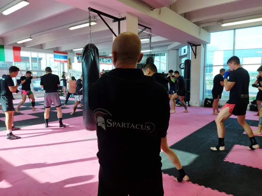 info_spartacus's tweet photo. 🥊SELECTION SPARRING SESSION CON 𝗗𝗜𝗗𝗜𝗘𝗥 𝗟𝗘 𝗕𝗢𝗥𝗚𝗡𝗘🥊

#spartacusteamcaleppiodisettala #spartacusteam #palestremilano #palestra #ring #sparrringday #sparring #kickboxing #muaythai #thaiboxing #boxe #pugilato #gym https://t.co/DMbTcc80oS