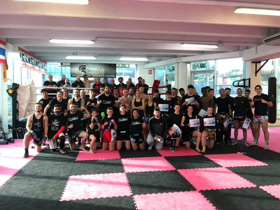 info_spartacus's tweet photo. 🥊SELECTION SPARRING SESSION CON 𝗗𝗜𝗗𝗜𝗘𝗥 𝗟𝗘 𝗕𝗢𝗥𝗚𝗡𝗘🥊

#spartacusteamcaleppiodisettala #spartacusteam #palestremilano #palestra #ring #sparrringday #sparring #kickboxing #muaythai #thaiboxing #boxe #pugilato #gym https://t.co/DMbTcc80oS