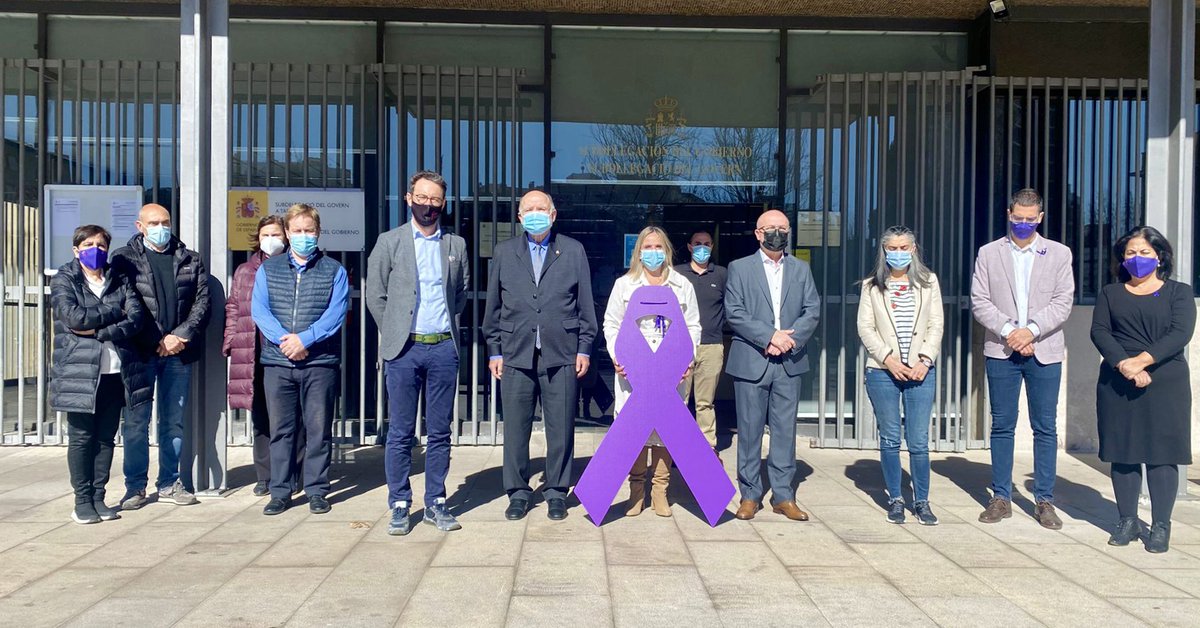 Delegació del Govern a Catalunya (@delegobcataluna) on Twitter photo Les subdelegacions <a href="/TGNGob/">Subdelegació del Govern a Tarragona</a> <a href="/SubGobGirona/">Subdelegació Girona</a> <a href="/SubGobLleida/">Subdelegació del Govern a Lleida</a> s’han sumat al minut de silenci per expressar la repulsa vers la violència masclista i la solidaritat amb la dona assassinada a #Martorell. #EnsVolemVives Les subdelegacions <a href="/TGNGob/">Subdelegació del Govern a Tarragona</a> <a href="/SubGobGirona/">Subdelegació Girona</a> <a href="/SubGobLleida/">Subdelegació del Govern a Lleida</a> s’han sumat al minut de silenci per expressar la repulsa vers la violència masclista i la solidaritat amb la dona assassinada a #Martorell. #EnsVolemVives