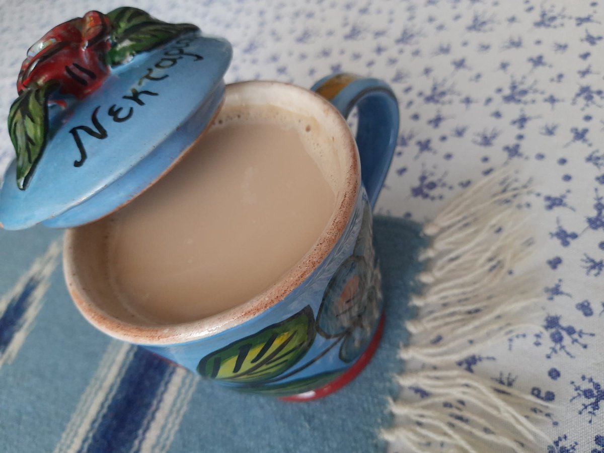 Istanbul Greek Idiom #228: Coffee with milk is καφές φίλτρου με γάλα/kafés fíltrou me gála in Central Greek but καφεολέ/kafeolé (< French café au lait) in Istanbul Greek. See also #226 for κακαολέ/kakaolé.