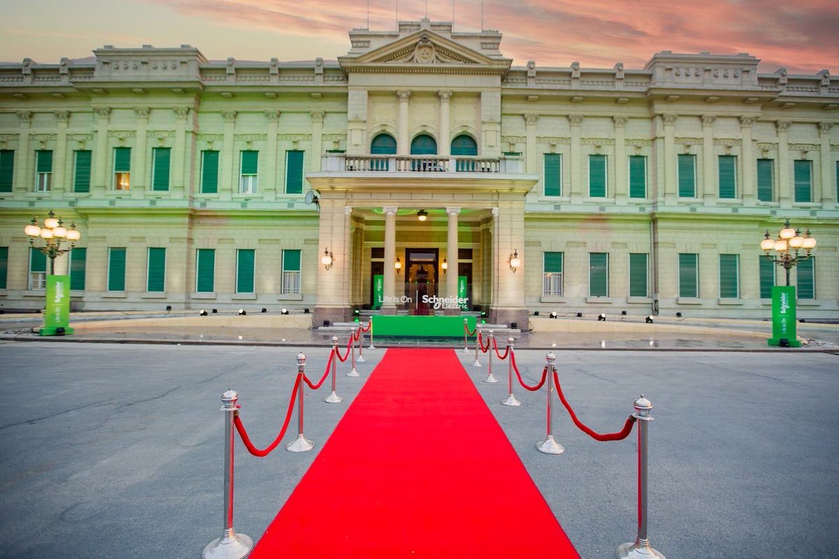 EventsPlusEgypt's tweet photo. Schneider Electric partners of success gala dinner
At Abdeen Palace
#SEGreatPeople
#EventsPlusEgypt #ManagingToPerfection https://t.co/fyXHpsGiAy