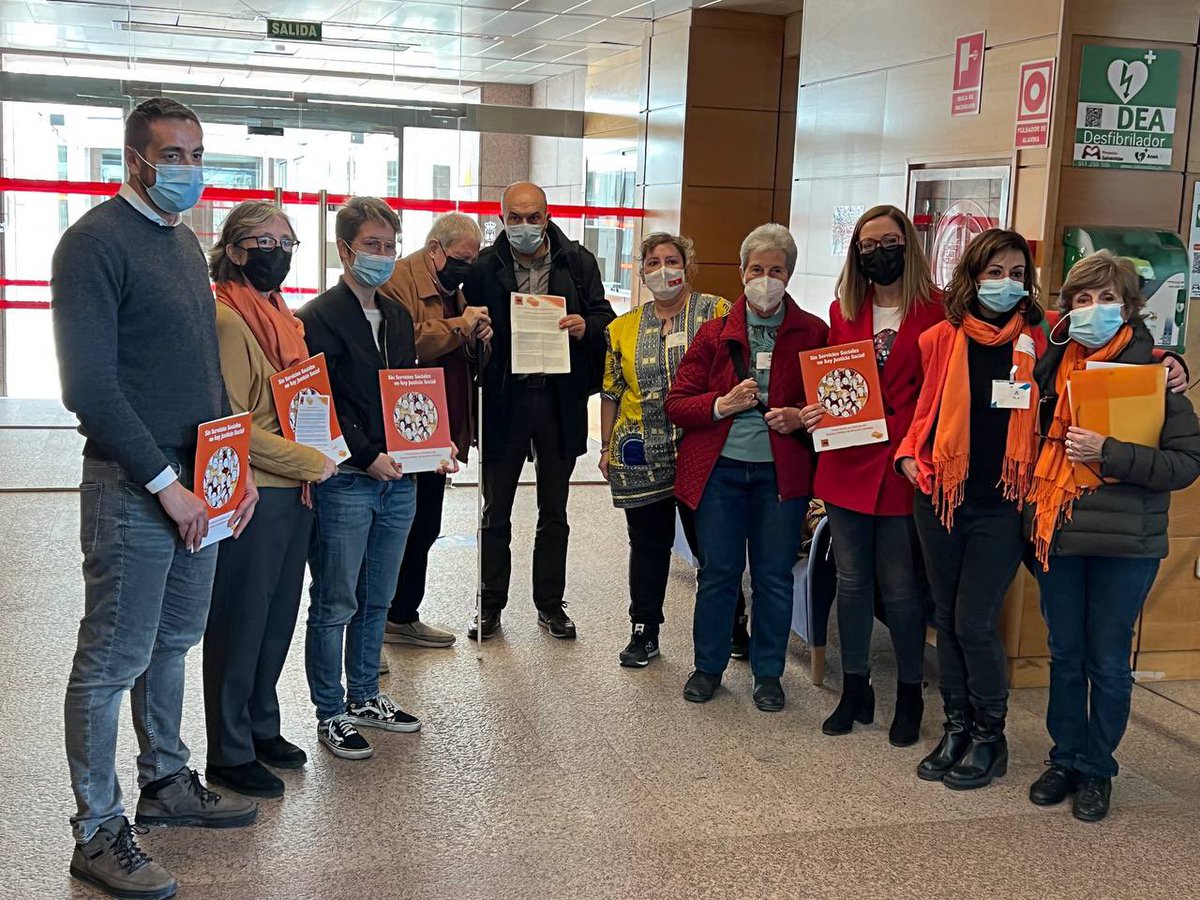 Hoy hemos acompañado al registro de la Asamblea de Madrid a la <a href="/MareaNaranjaM/">Marea Naranja Madrid</a> par reclamar unos servicios sociales para la justicia social.

Aquí siempre tendréis vuestra casa.