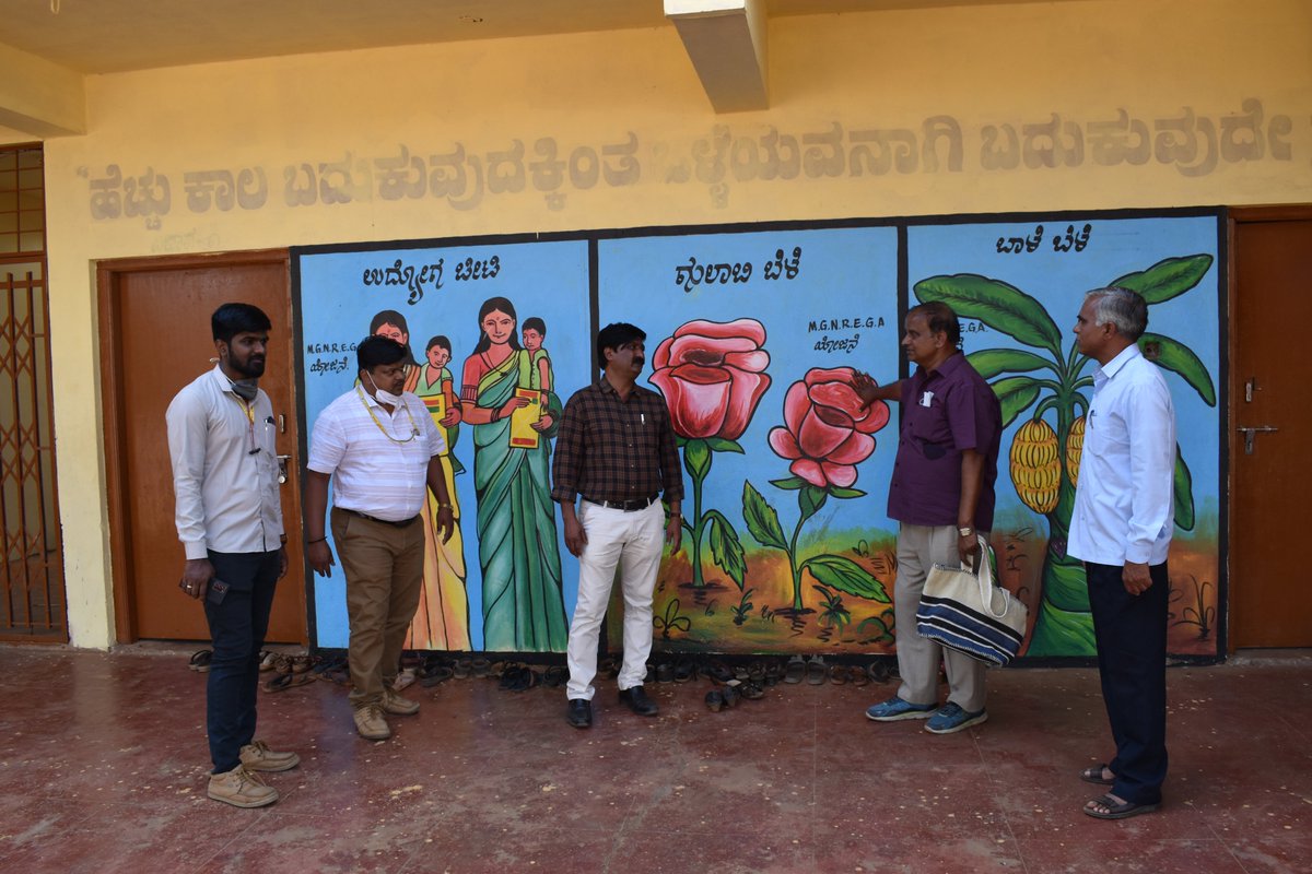 MBailhongal's tweet photo. ಎಲ್ಲಾ ಕಾರ್ಯಕ್ರಮಗಳು ಕುರಿತು ಮಾಹಿತಿಯನ್ನು ಸಂಗ್ರಹಿಸಿದರು ಮತ್ತು ಸದರ ಯೋಜನೆಗಳನ್ನು ಗ್ರಾಮೀಣ ಕುಟುಂಬಗಳಿಗೆ ತಲುಪಿಸುವಲ್ಲಿ ಎಲ್ಲರೂ ಶ್ರಮೀಸಬೇಕು ಮತ್ತು ಬಡವರು ಸದರ ಯೋಜನೆಗಳನ್ನು ಪಡೆದುಕೊಳ್ಳಬೇಕು ಎಂದು ತಿಳಿಸಿದರು. #CommonReviewmission 
@ikseshwarappa @lkatheeq @CommissionerNR1 @shilpa_nag @CEOZPBelagavi https://t.co/dIHzobHW5b