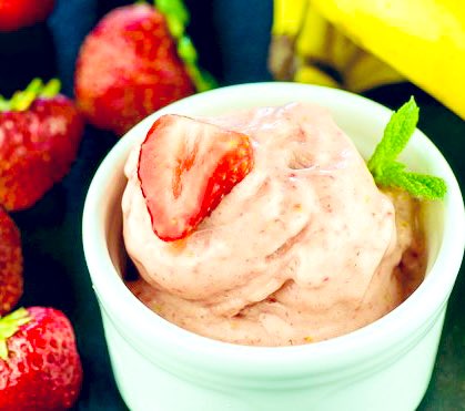 C’est la saison des fraises 🍓. <a href="/KookaNiger/">Kooka</a> vous propose sa nouvelle création : un délice à la vanille et aux fraises locales 🇳🇪, sans arôme de fraise artificiel. Bonne dégustation 😋. <a href="/KookaNiger/">Kooka</a> Made in 🇳🇪 with 🧡.