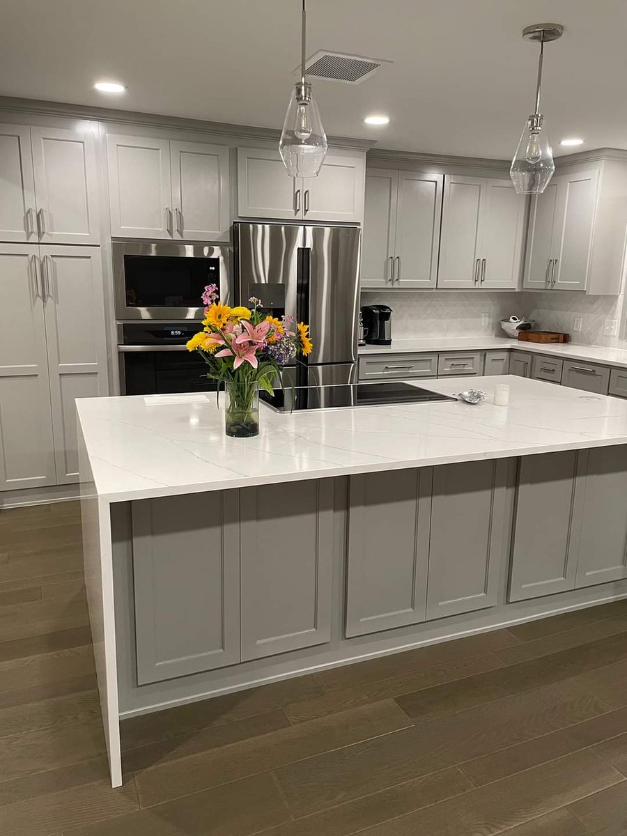 Talk about a dream kitchen! Here is our Calacatta Ultra Quartz. This and more available at one of our showrooms! $RJDG 
#kitchen #kitchengoals #kitchendecor #kitchenremodel