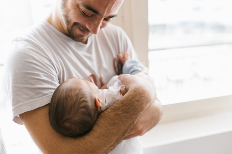 IntlExecLawyers's tweet photo. Fathers in France – including #expatdads living there – may now take extended #paternityleave to care for their newborn children. LINEE member Karen Durand-Hakim of DDLC Law Firm explains.https://t.co/giZ4IDoNQ0 https://t.co/djdJGitQ0h