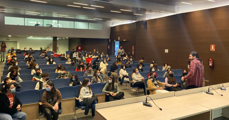 NovartisSpain's tweet photo. 🚨¡Comienza #ReimaginaLaCiencia 🔬 en Andalucía! Hoy y mañana, Monólogos Científicos Presenciales en el @FundacionPTS de #Granada, ¡esperamos los vídeos del alumnado sobre #EnsayosClínicos!🙌

@NovartisSpain @BigVanCiencia @FProgresoysalud @PCTcartuja