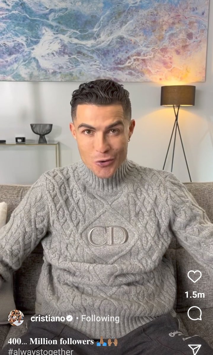 7️⃣C.Ronaldo with CD pullover!
💎Yes we are massive. #CD