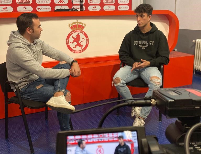 📺 #CultuTV | Ya tienes disponible un nuevo programa:

🗣️ Hablamos con Edu Álvarez
🎙️ Entrevista a <a href="/oscaar11_/">Óscar</a> 
👕 Tienda

➡️ bit.ly/cultutv18

#AúpaCultu