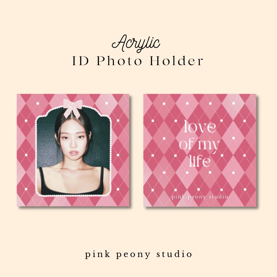 jnk1ve's tweet photo. [help rt!] 
pink peony studio pre-order form ⋆ ˚｡⋆୨୧˚

items available in this form:
♡ photocard holder 
♡ id photo holder
♡ stray kids sticker sheets
♡ binder fillers

form will close on 28/2 so place your order while you can 🖤 

🔗https://t.co/z4Fht2ApzP https://t.co/5nBPRQXL9i