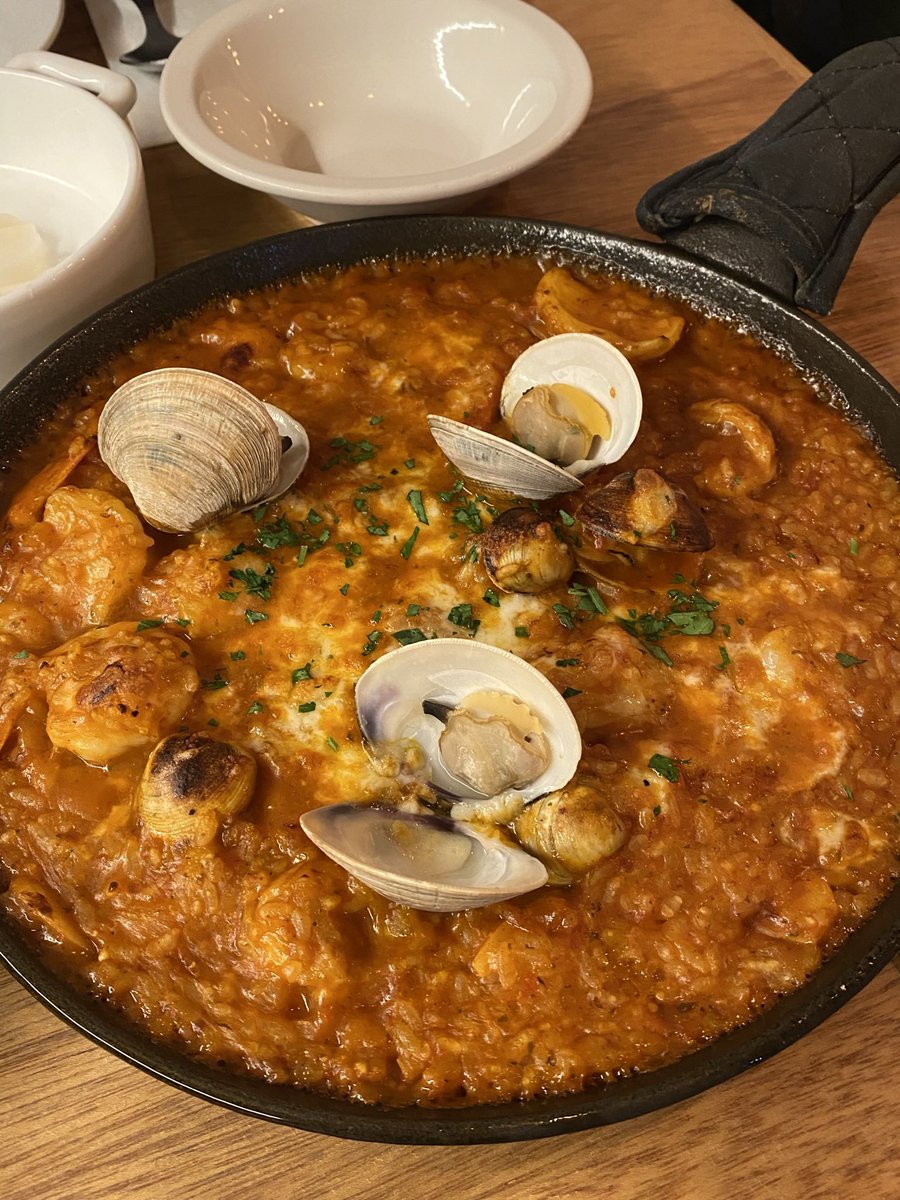 🐻홍대 '광야'🐻

이름부터 너무 스엠스럽지만 뇨끼도 포슬포슬한 식감이라 맛있다! 빠에야는.. (토마토 리조토에 가까웠음) 뇨끼랑 우니파스타? 그것도 유명한대 가보면 좋겠다!

#백현이를_위한_맛집투어
#경수야_여기가_맛집이디오
#종인아잘먹을게
#종인아또나만먹는거지