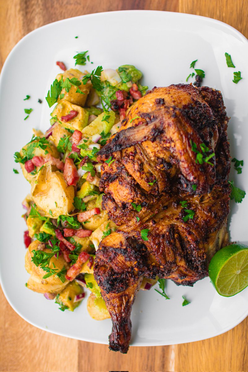 Just interrupting your scrolling on this  sunny day to bring you a juicy lunch inspo. Leave your desk and go Grab or Order yourself a tasty lunch to kick off the week ...🤤😋
#FoodDrinkLife