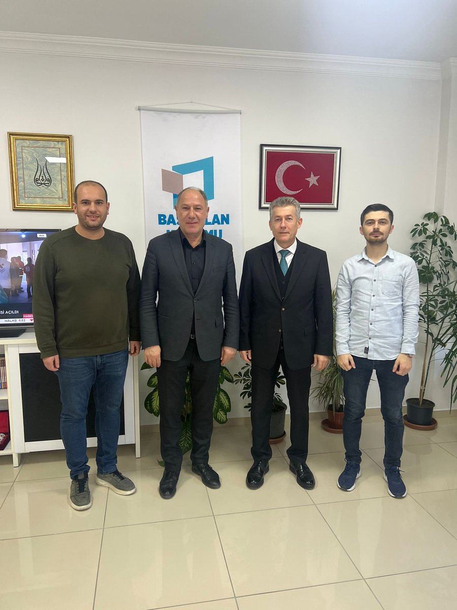 İlçe Başkanımız Erol Aydın, Basın İlan Kurumu Sakarya Bölge Müdürü İbrahim Çorbacı’yı makamında ziyaret etti.