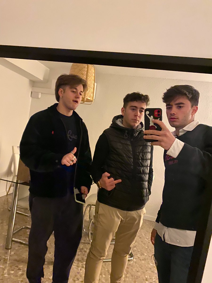 ismaelmn2001's tweet photo. Buen fin de semana con Lil Chanson y el pequeño Jonhy 🤫 https://t.co/ZHKSChPMHI