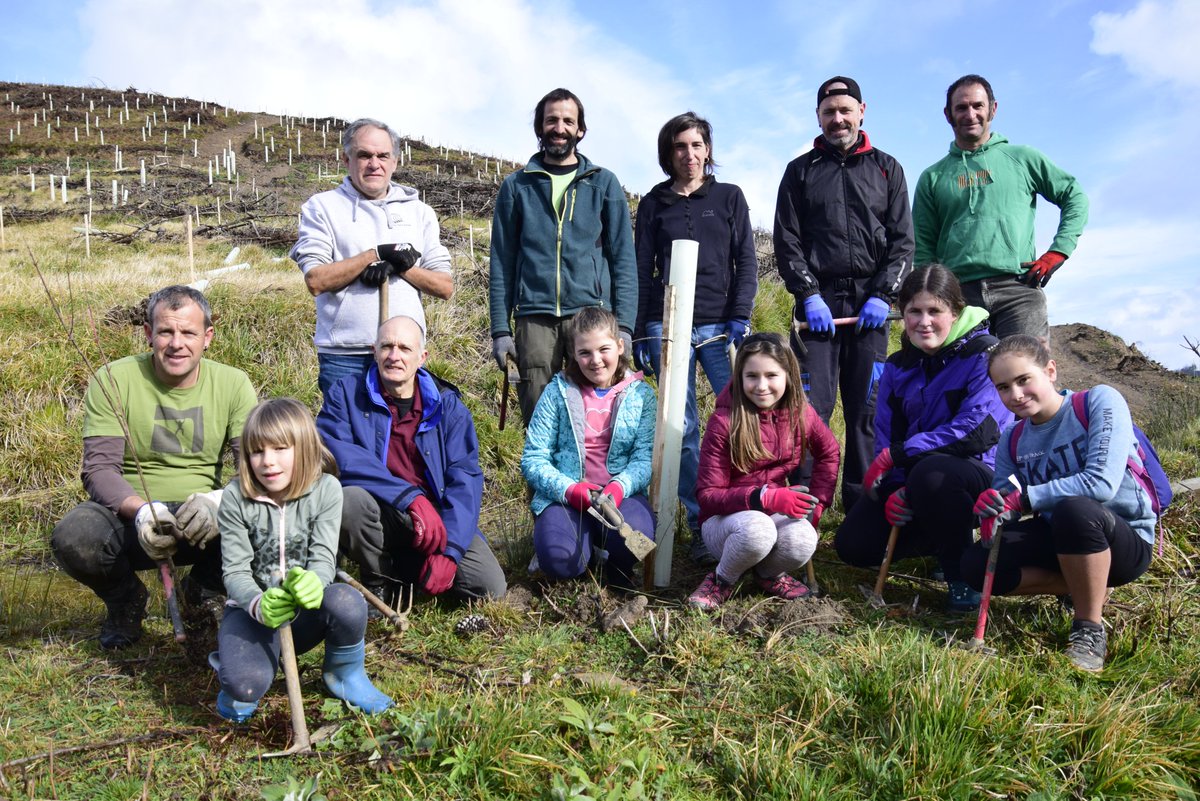 berriatuaudala's tweet photo. ⛰️Legarmendi baso publikoan azken arbolak sartu ditugu.

🌱Landaketa amaitu dugu!

ℹ️Eusko Jaurlaritzak 75.000 euroko diru laguntza eman digu proiektua gauzatu ahal izateko.

@hostozabal @LeakoHitza #Berriatua #Berritxu #Auzolana #Basobiziak https://t.co/QZQBKoF51P