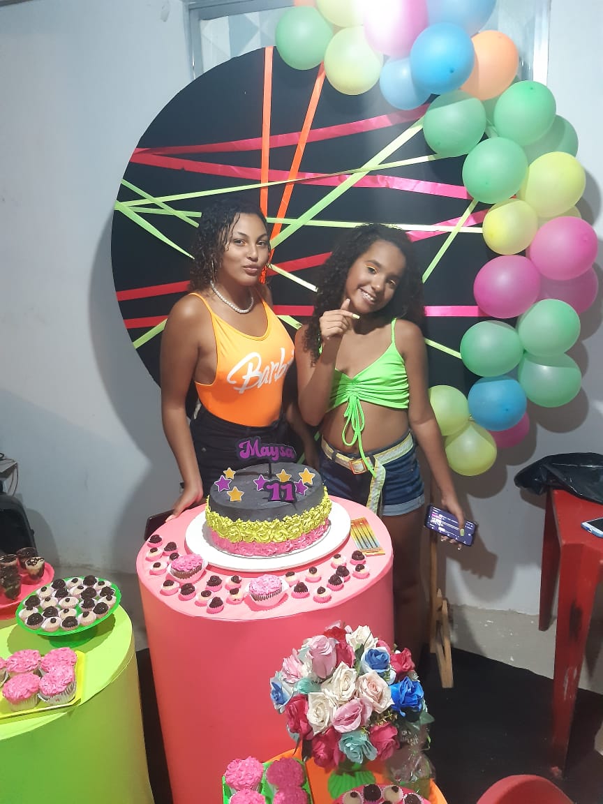 StefanyLieberm2's tweet photo. Festinha da prima abusada💜 https://t.co/b1rlKedzGo