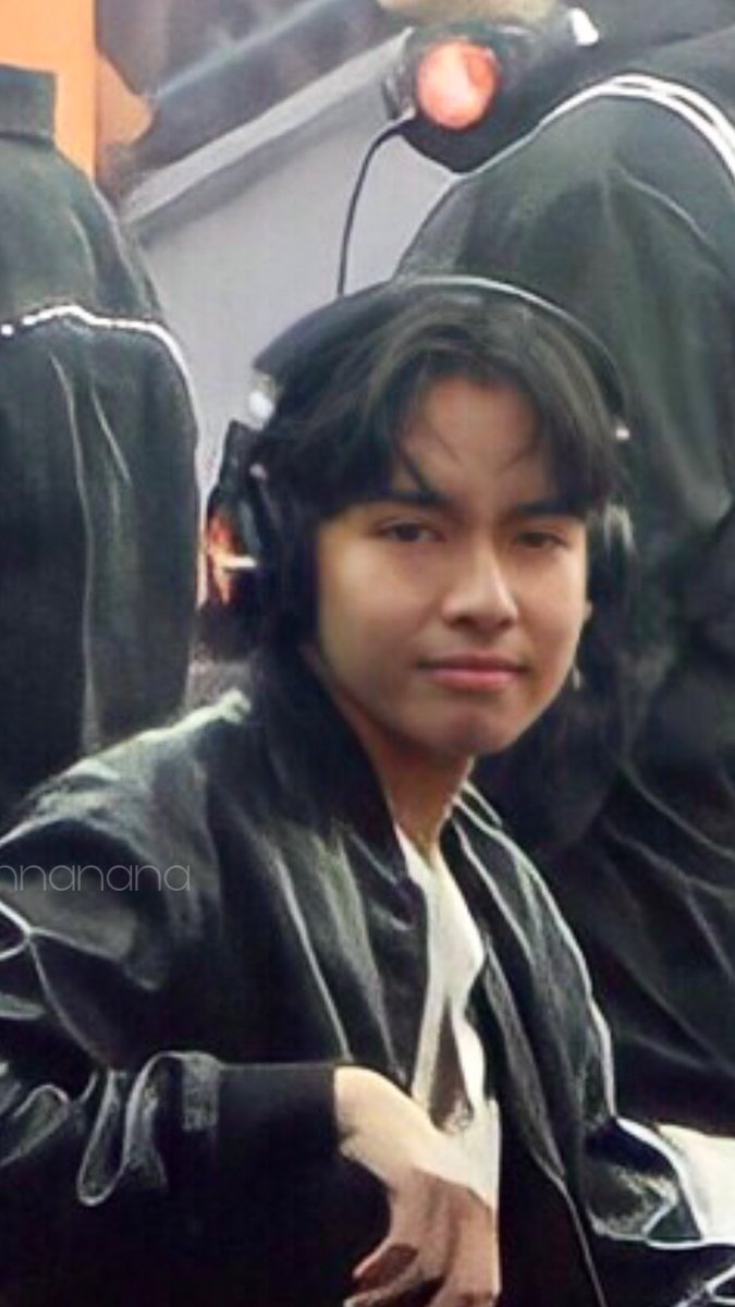 Jahnanana's tweet photo. This photo sequence of @jah447798 being confused hahahahaha di ko alam kung ano tinitignan niya dito hahaha

SB19 ON WISH BUS
#SB19BackInTheWishBus 
@SB19Official #SB19
#SB19_JUSTIN https://t.co/9EHtjBDqV0