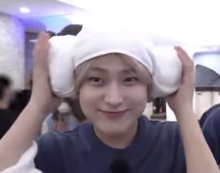 littlelovesunoo's tweet photo. omg, a smiling marshmallow https://t.co/I4rfV6FECb