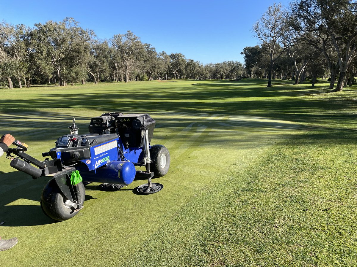 SR89turf's tweet photo. Greenkeeper’s in full force to start the week https://t.co/Ziesue0ZTh