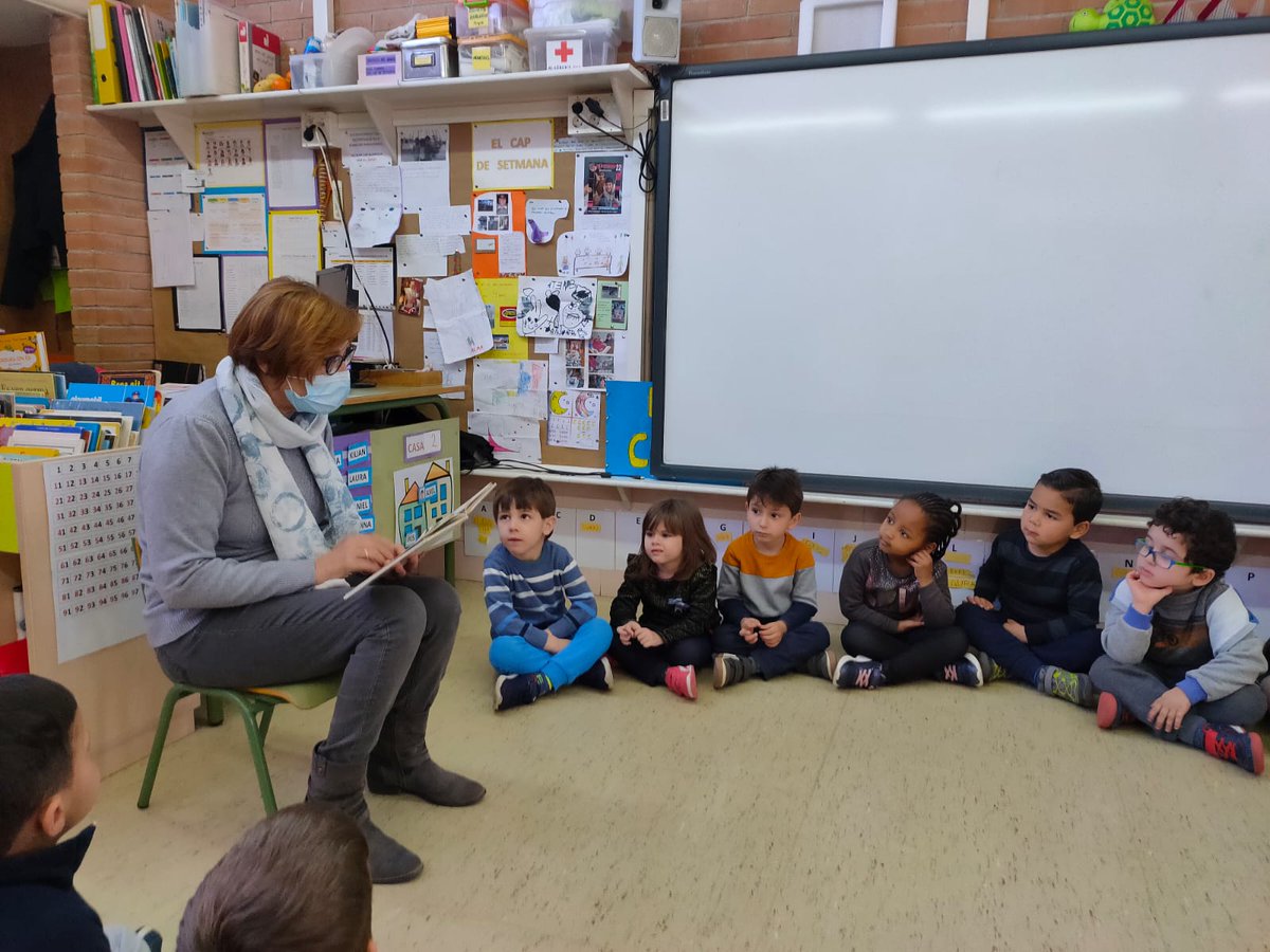 Dia de les llengües maternes a l'escola. Moment molt important per visualitzar totes les llengües i cultures de la nostra escola. Molt molt ric per tots nosaltres. <a href="/mem_educatiu/">MEM</a>, <a href="/SSTTMVO/">ST_MVO</a>, <a href="/EducacioMataro/">Educació Mataró</a>