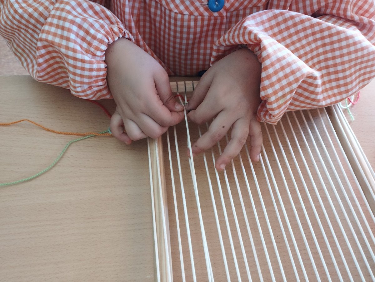 ie_martamata's tweet photo. Ambient d'art, modelatge, pintura, costura, creació.... Tot per despertar l'artista que porten a dins els infants i per exercitar els sentits amb el plaer de la imaginació.#InfIEMM https://t.co/OsFf9H6uRN