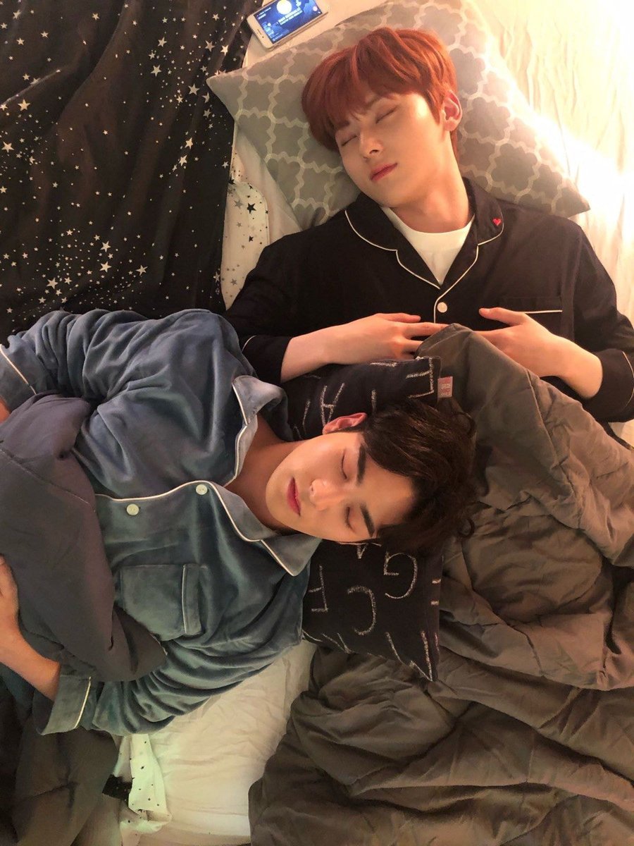 fl_MBM's tweet photo. 저도 놓고갑니다.. https://t.co/IZH3zEpFXe