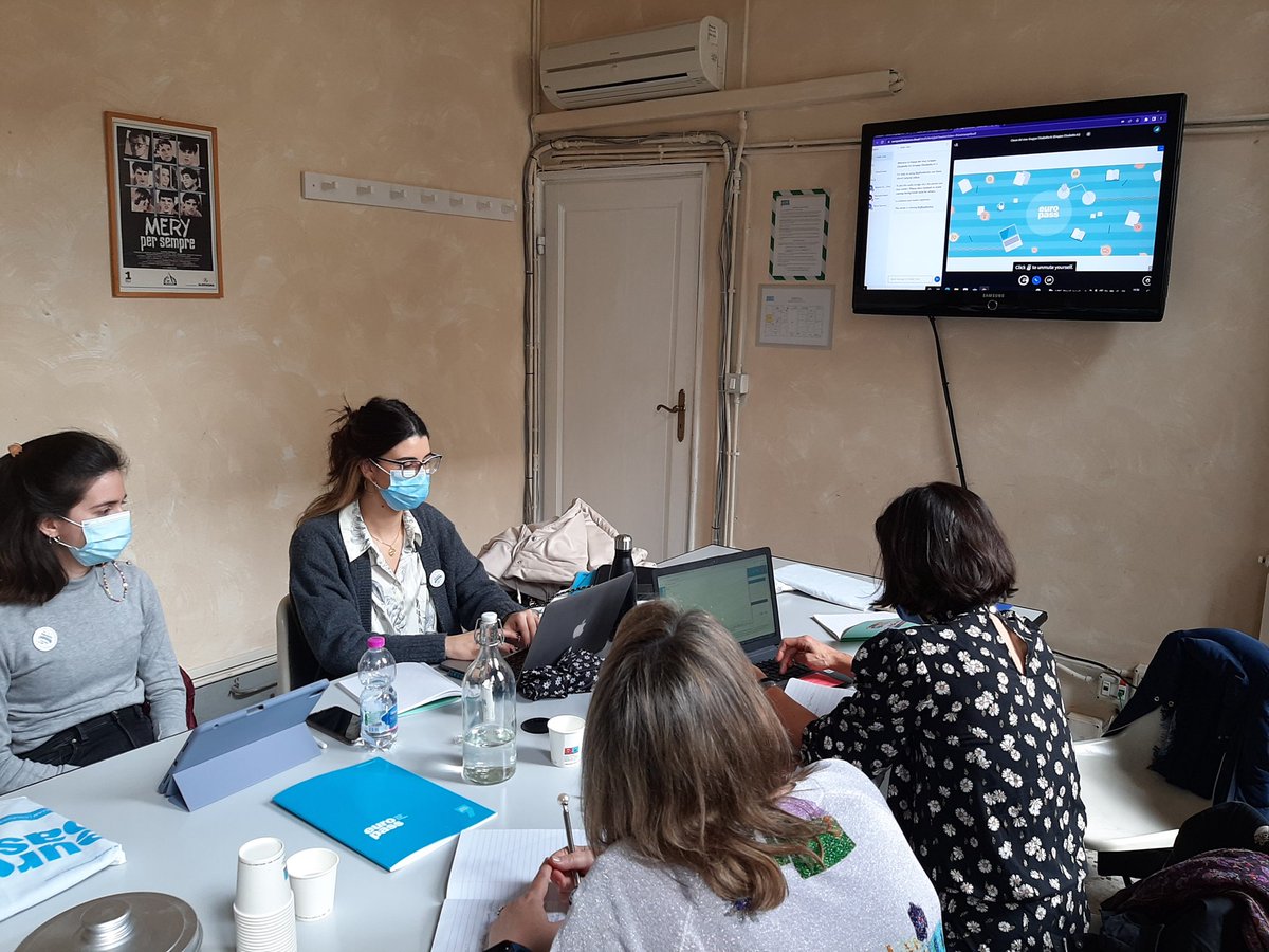 alicedegalice's tweet photo. 💻 Descubrindo a plataforma de @teacheracademy con Riccardo Manni.

💡Novas ideas para incorporar ás nosas aulas virtuais.

📝Empregaremos a grella de observación no primeiro curso en liña. https://t.co/i8X4UUyUIW