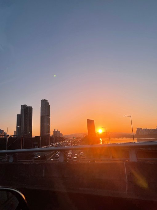 JiUChile's tweet photo. [❁📱Weverse ¦ 22.12.21]🔮 #Jiu #지유 #Dreamcatcher #드림캐쳐

Está amaneciendo☀️
Buenos días☀️❤

#Dreamcatcherchile #Dystopia #Road_To_Utopia #드림캐쳐비커즈도플갱어 #Dreamcatcher #Dreamcatcher_BEcause
🦎| Dreamcatcher.chile https://t.co/LEJbeRrWoc