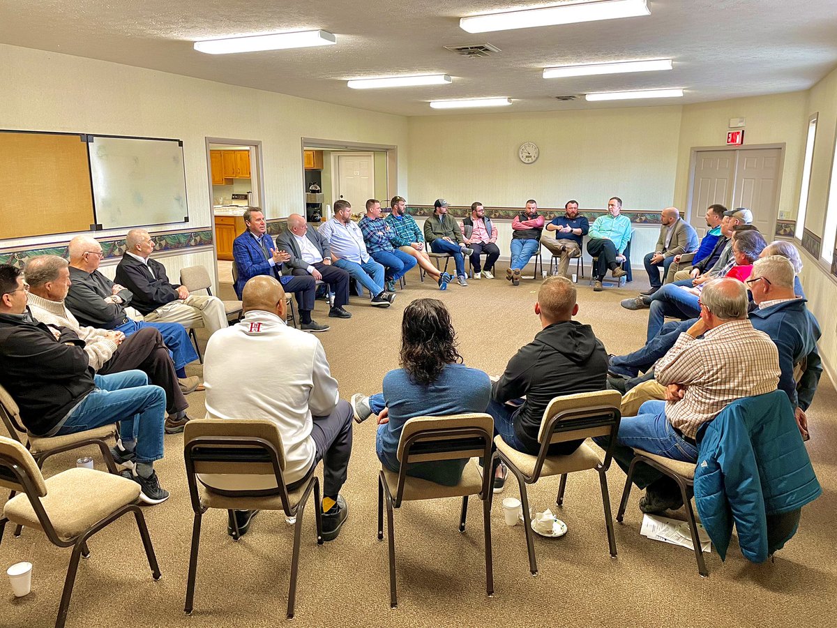 RepMarkWalker's tweet photo. Packed house at the Carolina Baptist Association meeting in Hendersonville. Love how these pastors are making a difference in our communities!
#nc #ncsen #ncpol #walker4nc #hendersonville https://t.co/QEX5kaFeYo