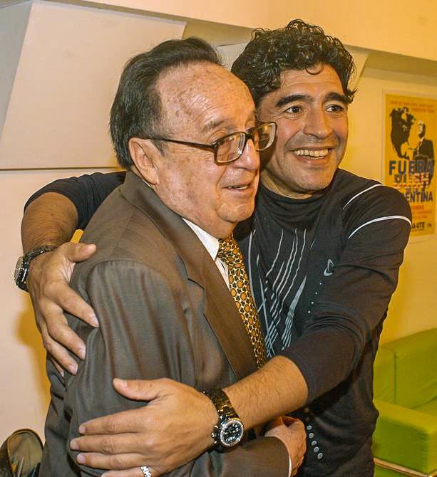 DALEDIEZ10's tweet photo. “A veces me agarran bajones, pero pongo ‘El Chavo’ y se me pasa todo”…

Diego Armando Maradona 🙏🏽 https://t.co/nacrhJlVQP