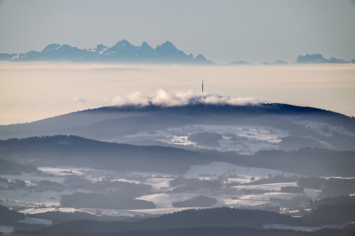 Concerning "icebergs in the Bavarian Forest". 
It's easy to imagine them. Or don't you? 
What can be seen on the foggy ocean beyond the Brotjacklriegel? 😉

#landscapephotography #Photography #BavarianForest #Alps #farview