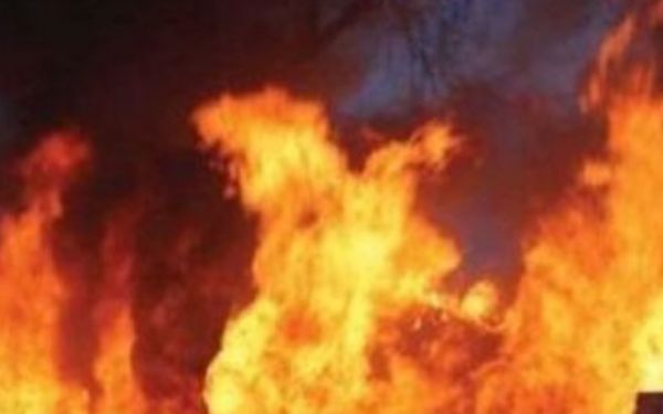 GhKonkosa's tweet photo. Five rooms serving as bedrooms and some stores near the Central Market in Tamale were razed by fire Sunday dawn.

Electrical gadgets and poles belonging to the Northern Electricity Distribution Company Limited were also damaged by the fire.  #ghana

https://t.co/Dj16BXdmN1 https://t.co/b0n1aynh5I
