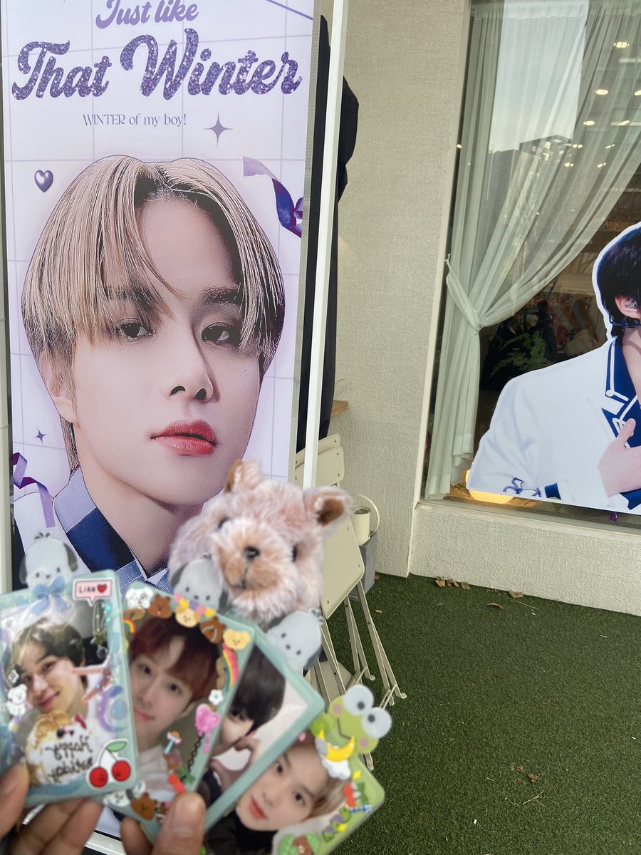 luvkimbro's tweet photo. #정우의_성장속도_219KM

정우 생일 기념 카페로 간 곳 중에 단연 최고.. 였습니다ㅠㅠ 특전도 진짜 제일 알차고 안에도 굿즈들과 영상들로 넘 알차고 이쁘게 꾸며져있어서 볼 거리도 많았고 기억에도 가장 많이 남아요🤍 포토부스도 있어서 넘 색다르고 특별한 기억으로 남을 수 있었어요ㅠ짱짱💚 https://t.co/8xHzrEqACz