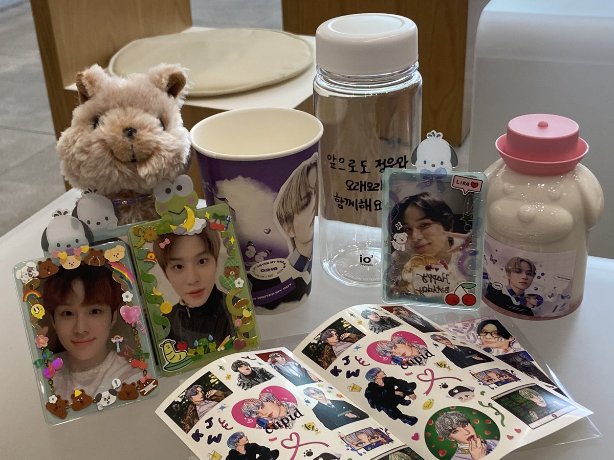 luvkimbro's tweet photo. #정우의_성장속도_219KM

정우 생일 기념 카페로 간 곳 중에 단연 최고.. 였습니다ㅠㅠ 특전도 진짜 제일 알차고 안에도 굿즈들과 영상들로 넘 알차고 이쁘게 꾸며져있어서 볼 거리도 많았고 기억에도 가장 많이 남아요🤍 포토부스도 있어서 넘 색다르고 특별한 기억으로 남을 수 있었어요ㅠ짱짱💚 https://t.co/8xHzrEqACz