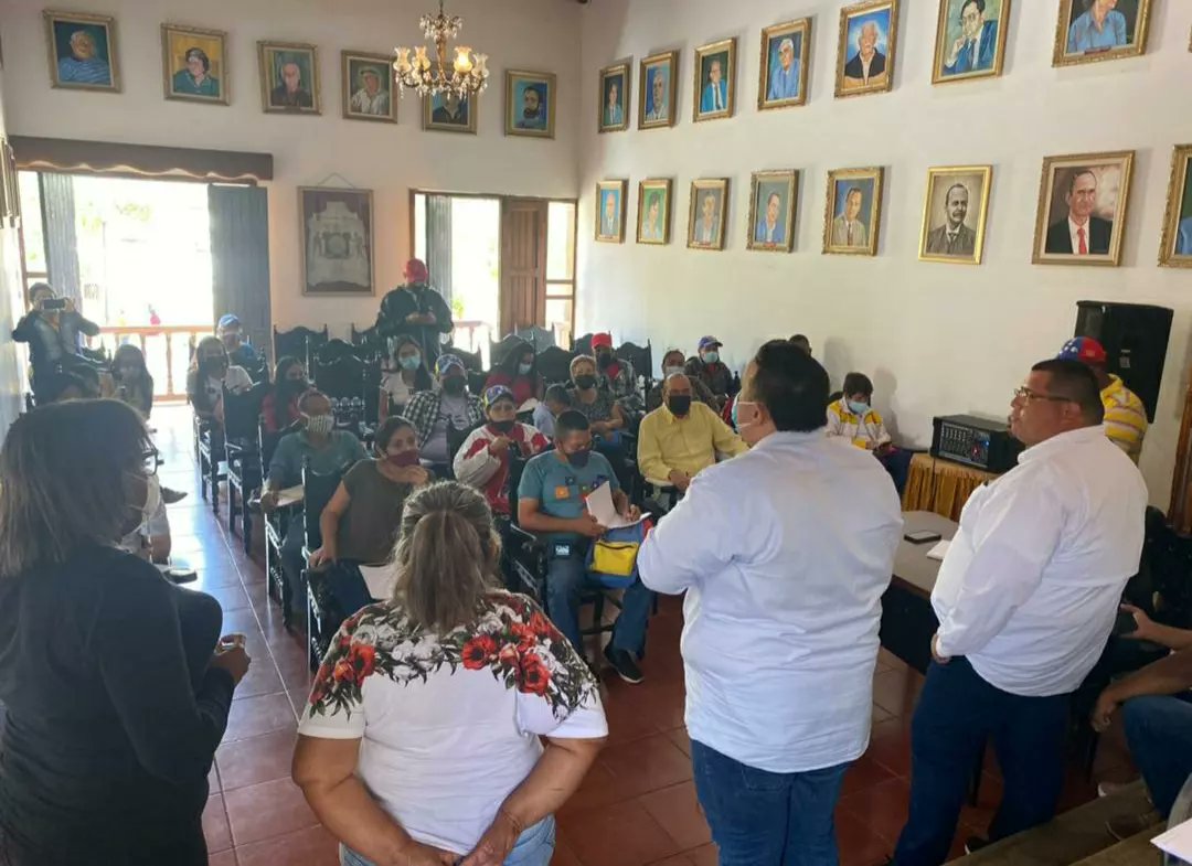 PsuvTrujillo20's tweet photo. Asamblea de Socialización con el equipo político del PSUV en en Municipio Escuque. Rumbo al proceso de consultas con nuestras UBCH. En unidad perfecta por el fortalecimiento de la revolución. https://t.co/mGsVTdoe2O