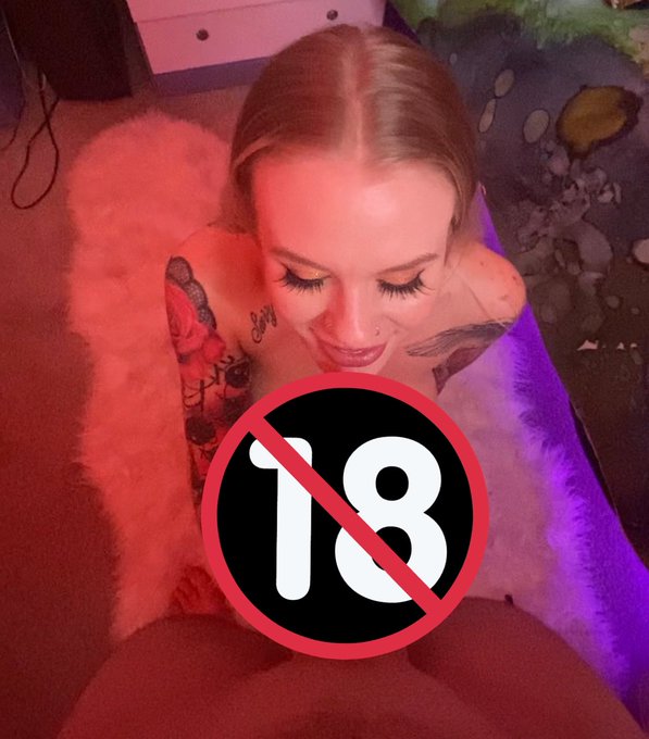 Watch me gag on daddies cock! New video on my onlyfans NOW!! 😏😏 https://t.co/sCAjKe6ain