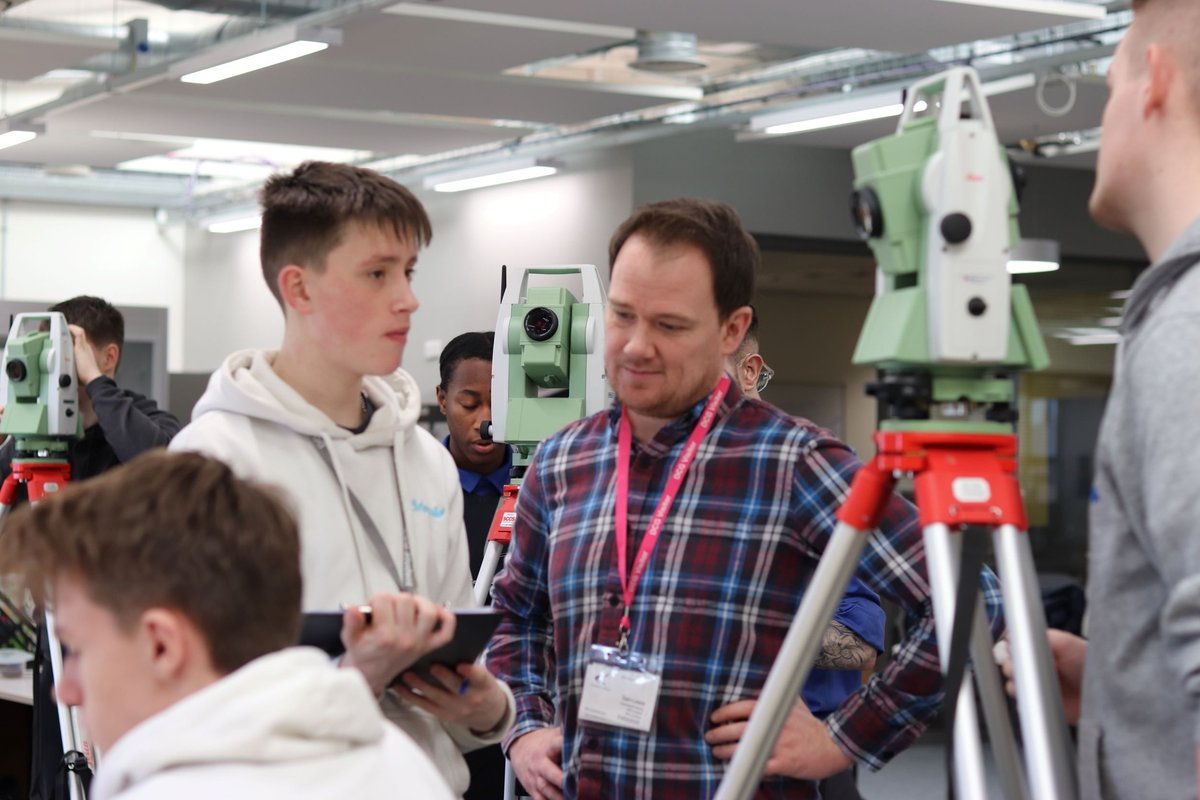 derbycollege's tweet photo. Thank you to Sam from @GreenhatchGroup who helped #ProfessionalConstruction #TLevel students at the Hudson Building learn more about #surveying. ๐๏ธ๐ทโโ๏ธ๐ท๐ทโโ๏ธ
Find out about how you could help us deliver T Levels too ๐
https://t.co/5j95iDsnK0 https://t.co/RkxmhFupap