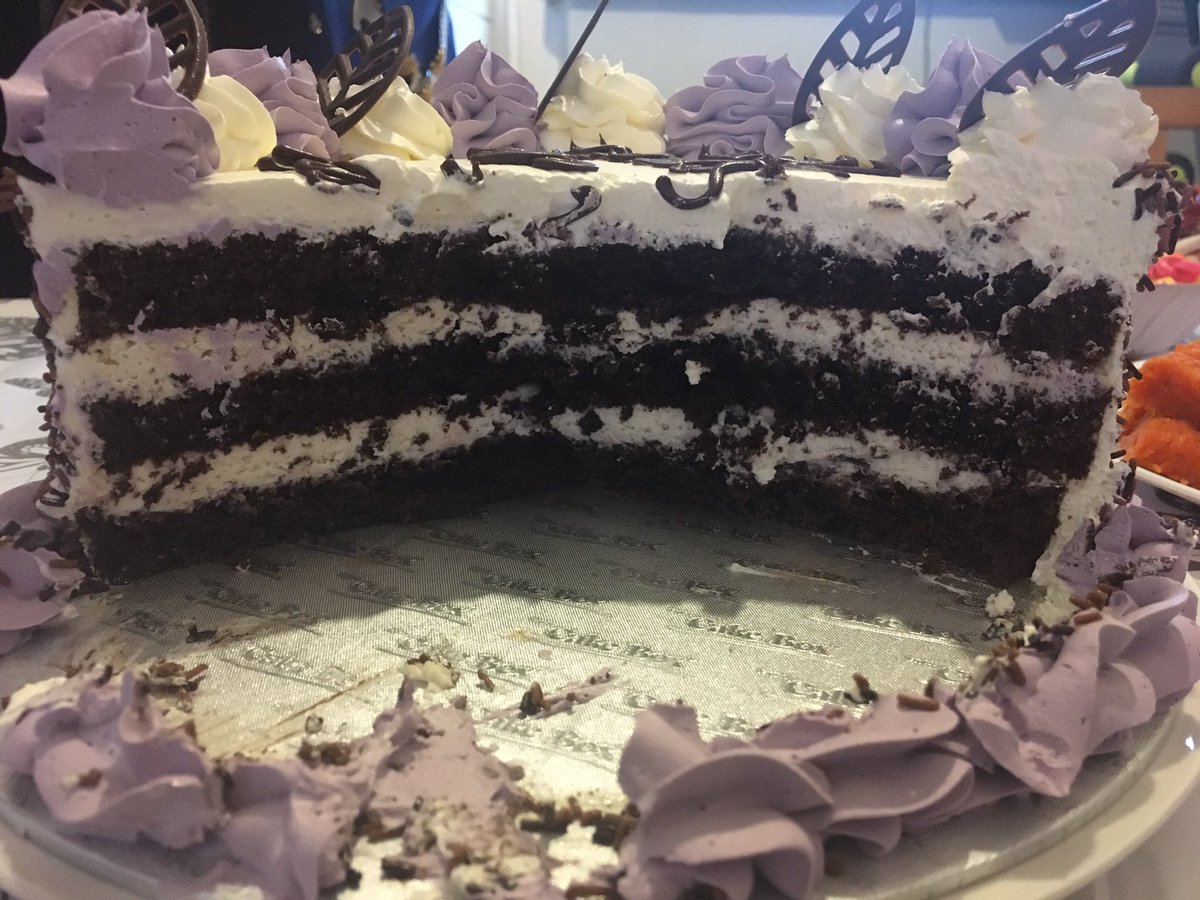 gursimrank5's tweet photo. Made delicious cake!!! Especially the purple and white whip cream was amazingπ€©π°ππ€€ππππβ€οΈβπ₯ #cake #birthday #homemade #delicious #yummy #chocolate #ChocolateSpongeCake #spongy #soft #perfect https://t.co/PqKZcFgaGP
