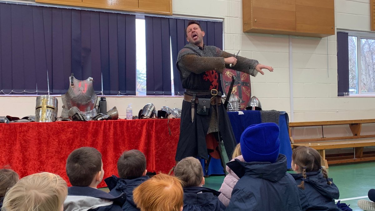 MicklefieldPrep's tweet photo. We had a fantastic first day for our Theme Week . . . the whole school loved meeting Sir Devlin from @joustexperience Many new skills have been learnt; from how to fire a bow and arrow to how to approach a Knight wielding a sword! ๐โ๐ก๐ก
#moretomicklefield #amazinglives https://t.co/iMh8bCN4wu