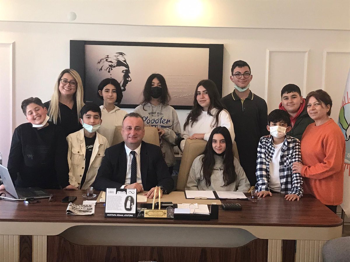 barisayhan57's tweet photo. Bugün Kent Konseyi Çocuk Meclisi Üyesi çocuklarımız ile beraberdik. Onların gözlerindeki ışık, beyinlerindeki cevher geleceğe dair umutlarımı bir kez daha yeşertti.
İyi ki varsınız çocuklar.
Hepinizi çok seviyorum. https://t.co/wulxTPTCco