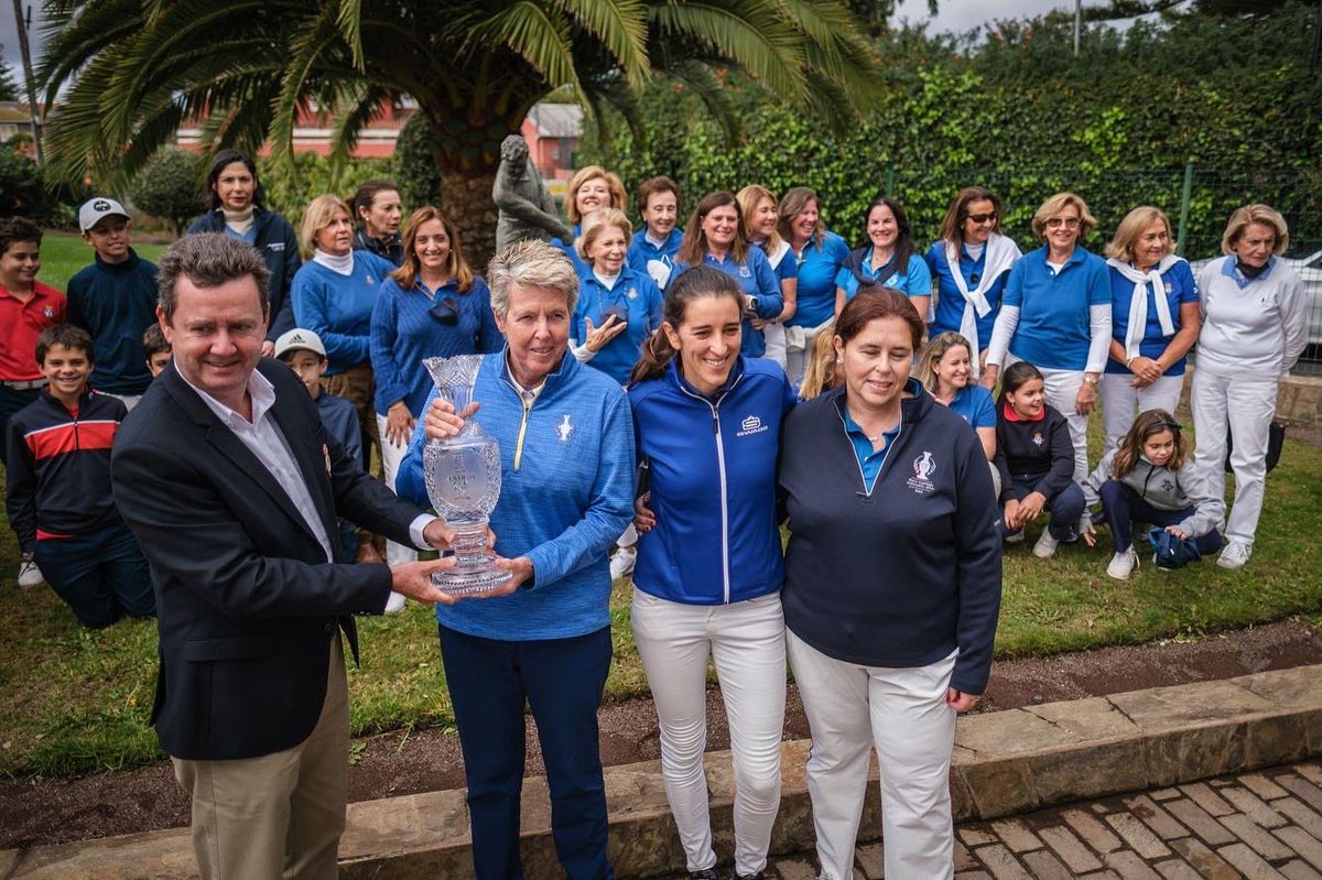 👏🏽 El <a href="/RCGTenerife/">REAL CLUB DE GOLF DE TENERIFE</a> se vuelca con la llegada del trofeo de la #SolheimCup 😍

👏🏽 Sobran las palabras <a href="/tenerife_golf/">Mercedes Beautell</a> 

🔜 Siguiente parada 👉🏽 Club de Golf Lomas Bosque 

#VamosGirls