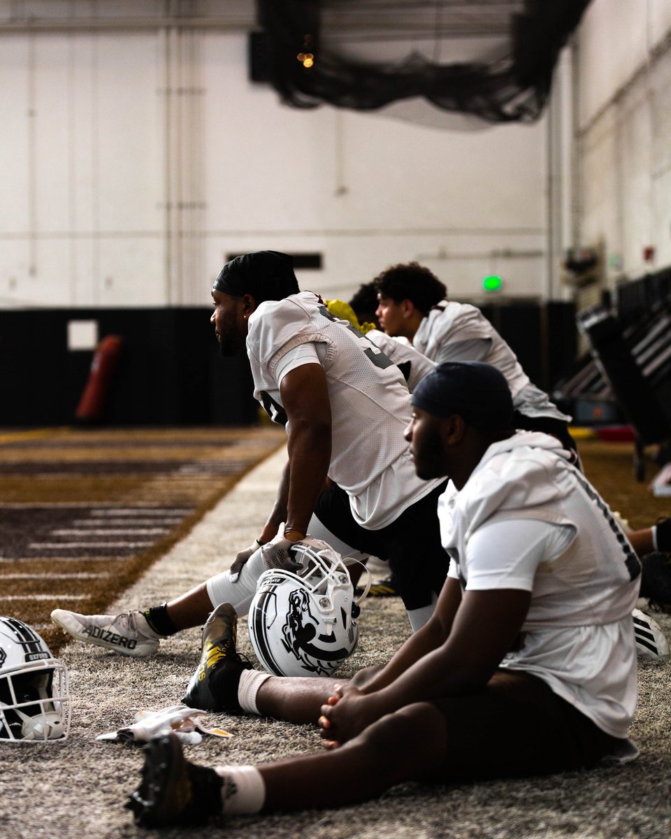WMU_Football's tweet photo. WMU Football - Team 1️⃣1️⃣7️⃣

#LetsRide // #SpringBall https://t.co/rPe0CCNo72