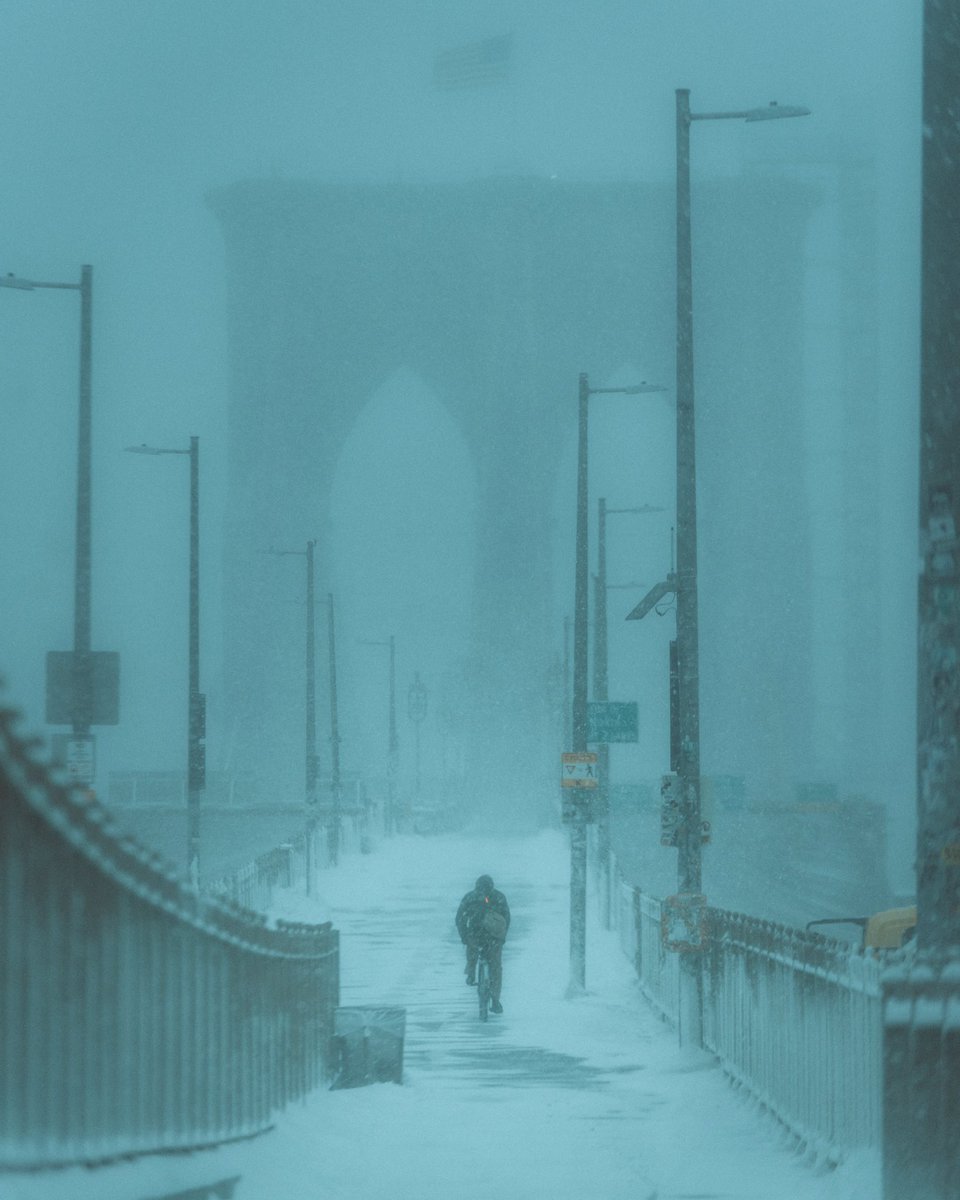 thissean2's tweet photo. The Journey Ahead #newyorkcity #streetphotography https://t.co/mG68PsUAoD