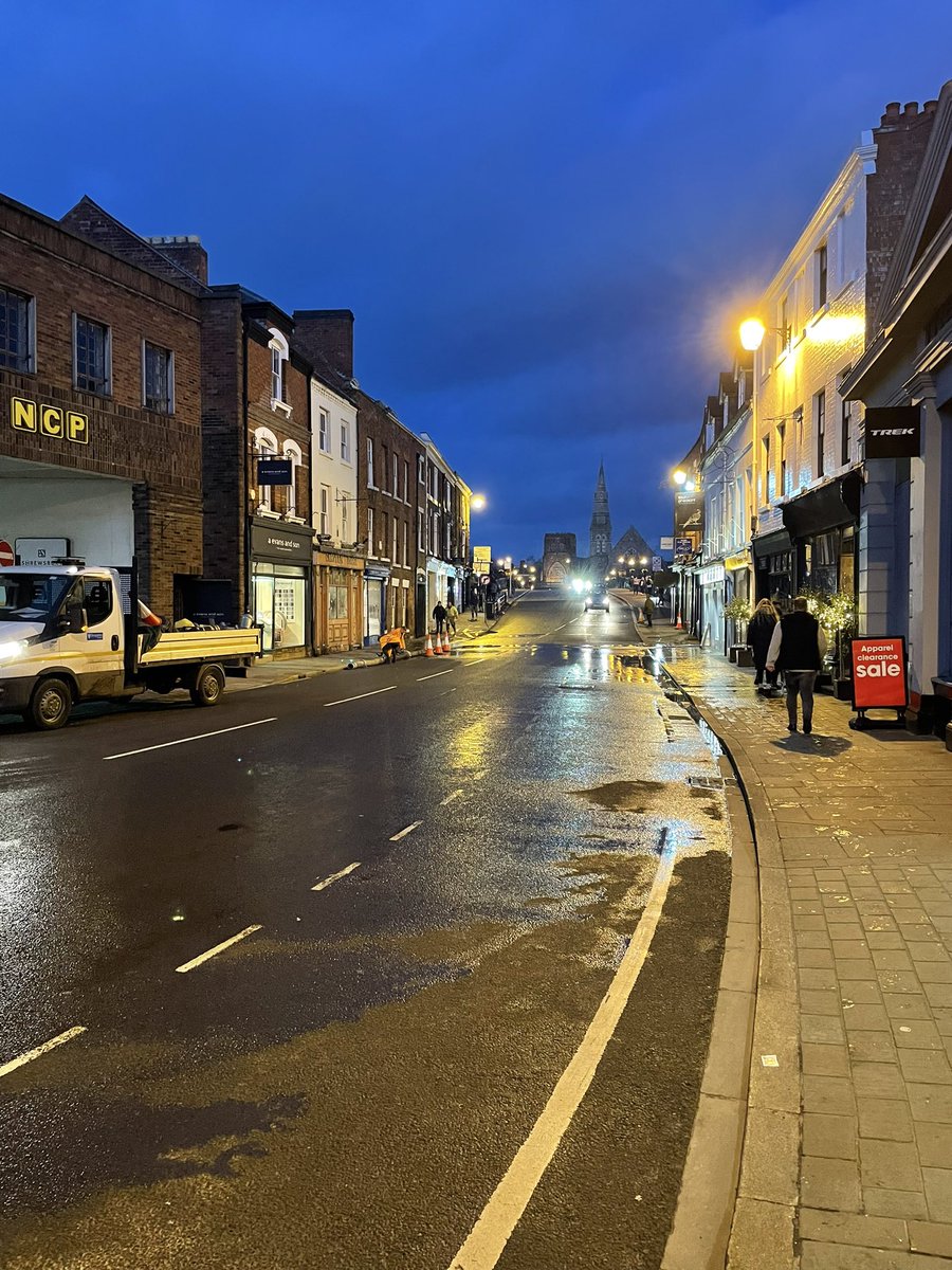 Rebeccalla's tweet photo. #StJulians #ShrewsburyFloods Wyle Cop now going under. https://t.co/ucpo5OfuVs