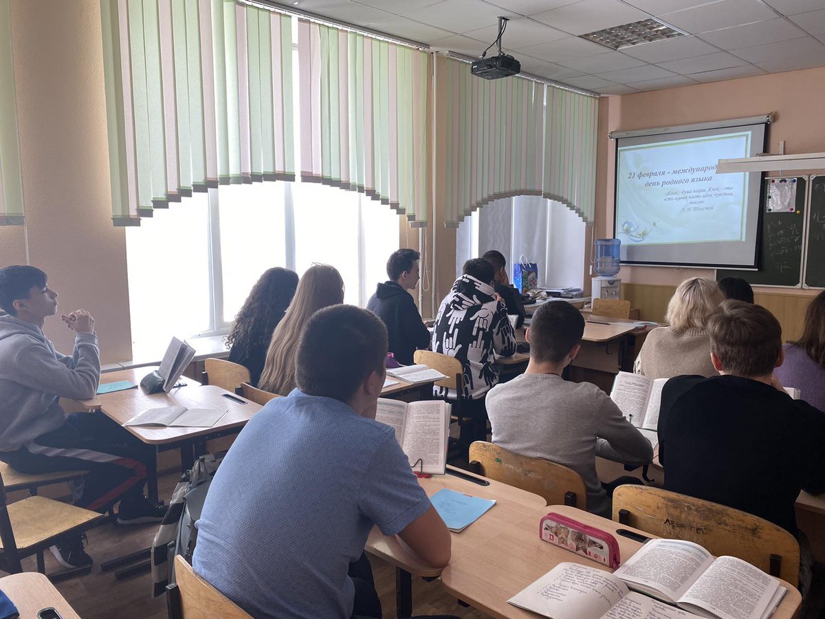 School67samara's tweet photo. 21 февраля учащиеся 9А кл приняли участие в круглом столе, посвящённом Международному дню родного языка. Главный вопрос: как сохранить родной язык в условиях современной интеграции? Эта тема очень близка нашим ученикам, которые понимают всю уникальность и значимость родного языка https://t.co/IYUZxN6EA0
