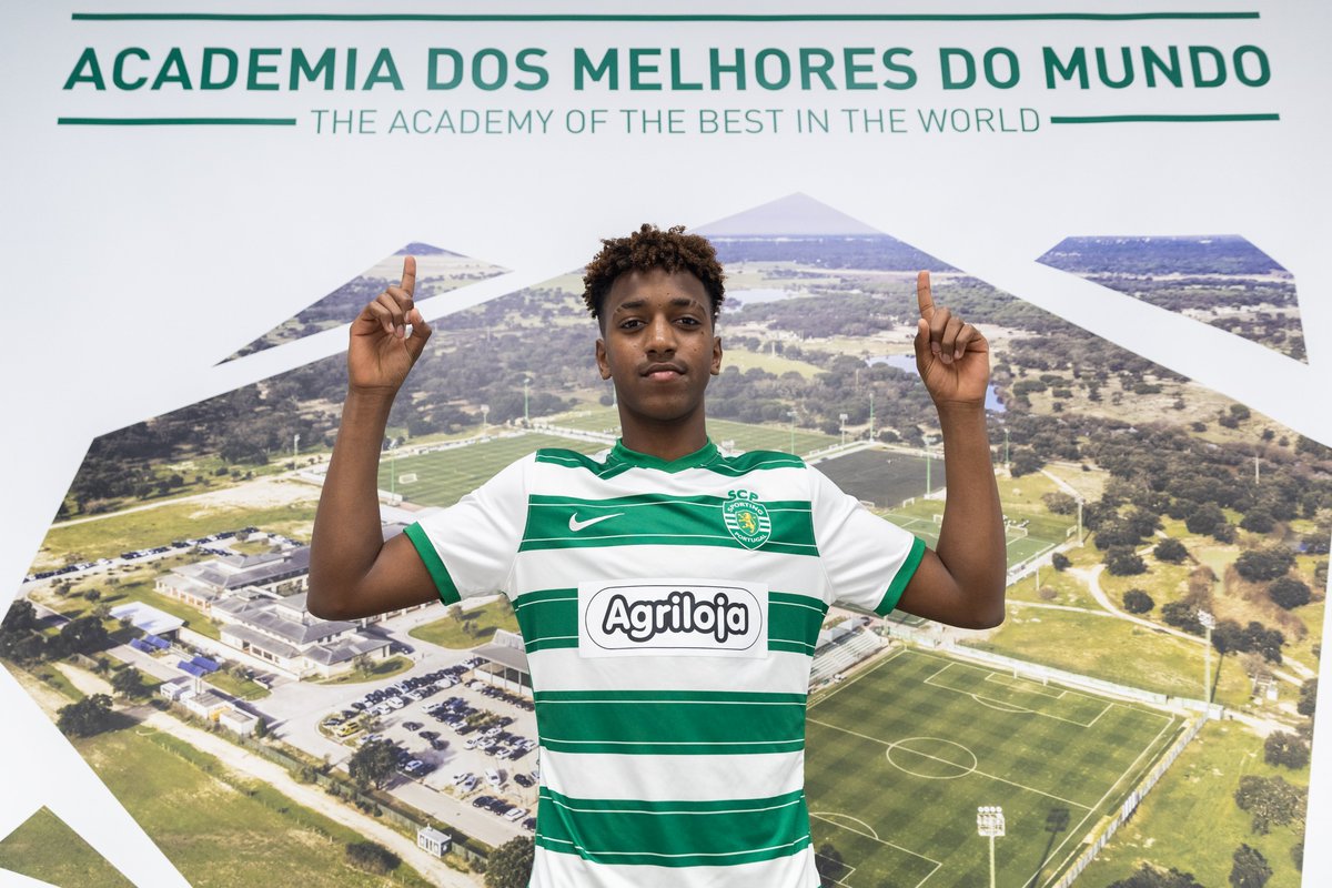 🗣️ "Sinto-me muito feliz. É o meu primeiro contrato profissional com este grande Clube e espero dar o meu melhor, sempre a trabalhar, e crescer como jogador e como pessoa"

Alexandre Brito assina contrato profissional ✍️ #ADNSporting